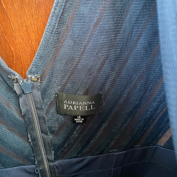 Ladies dress. - Picture 2 of 10